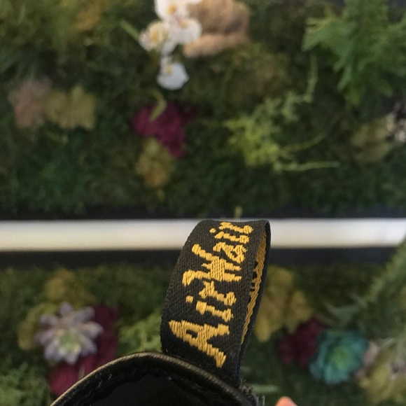 DR. MARTENS - Picture 3 of 3